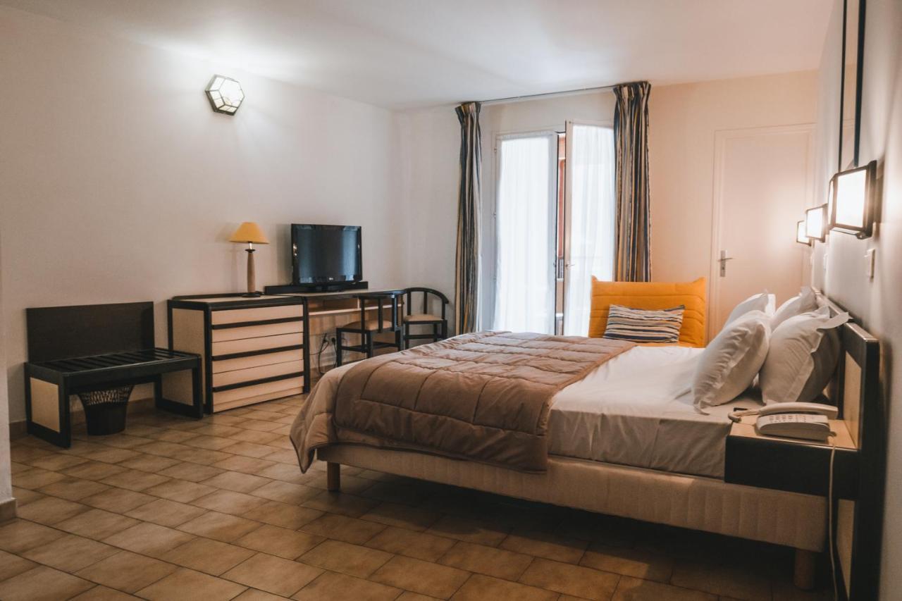 Aparthotel & Le Subrini 3*