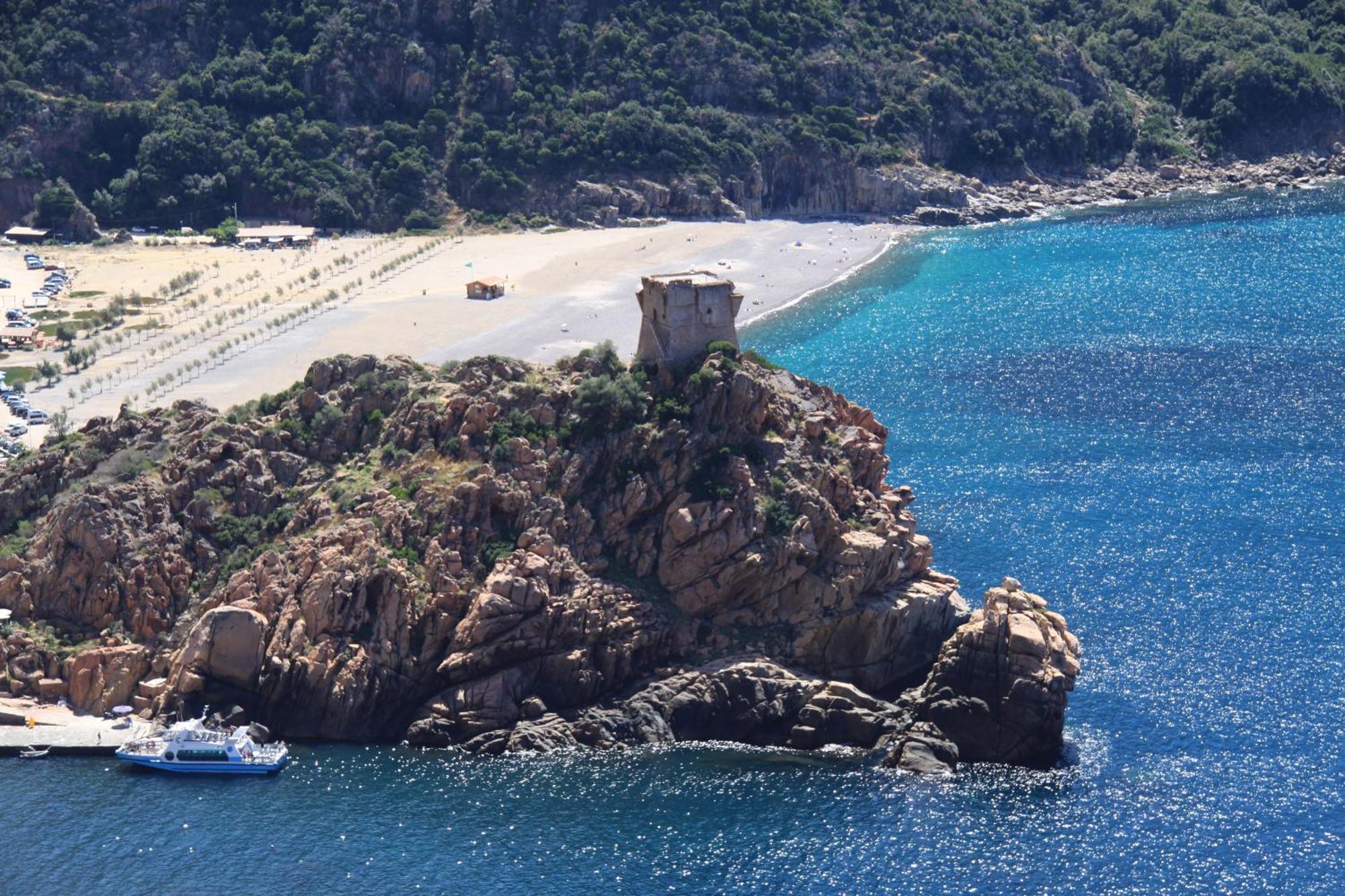 Aparthotel & Le Subrini 3*